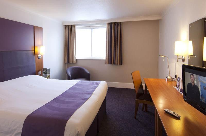 Premier Inn Bristol South Exterior photo